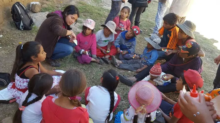 Grupo de niños de Mariscal Gamarra, Apurímac.