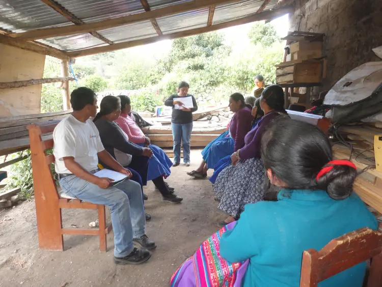 Enseñando.Quechuapi yachachiy. Teaching