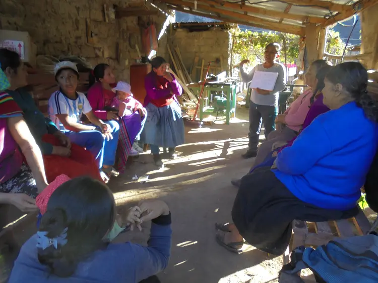 Enseñando.Quechuapi yachachiy. Teaching