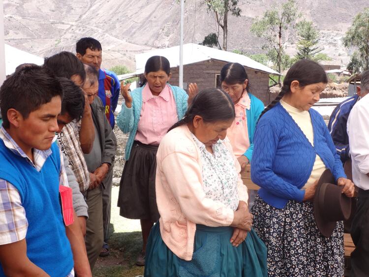 Orando, Matapuquio, Apurímac.Praying Matapuquio, Apurímac.