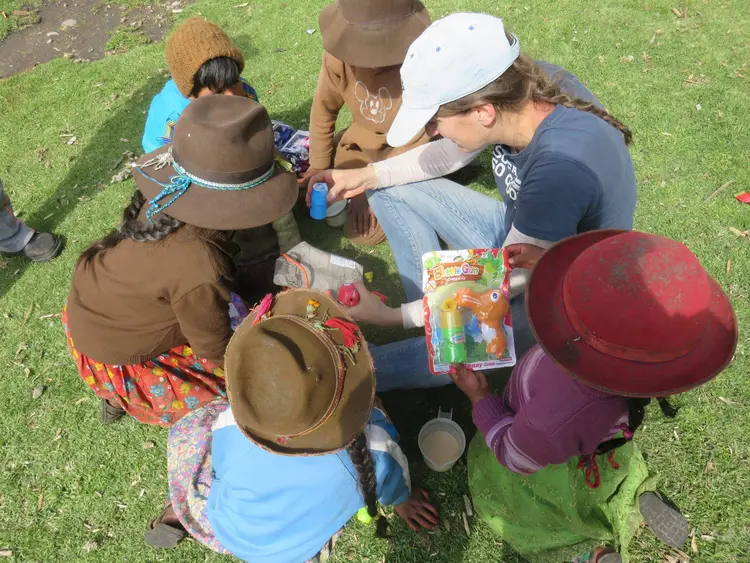 Enseñando sobre el cuidado del agua. Teaching about water care